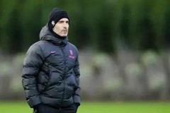 哈蘭德大巴行李艙門意外受傷，緊急處理中